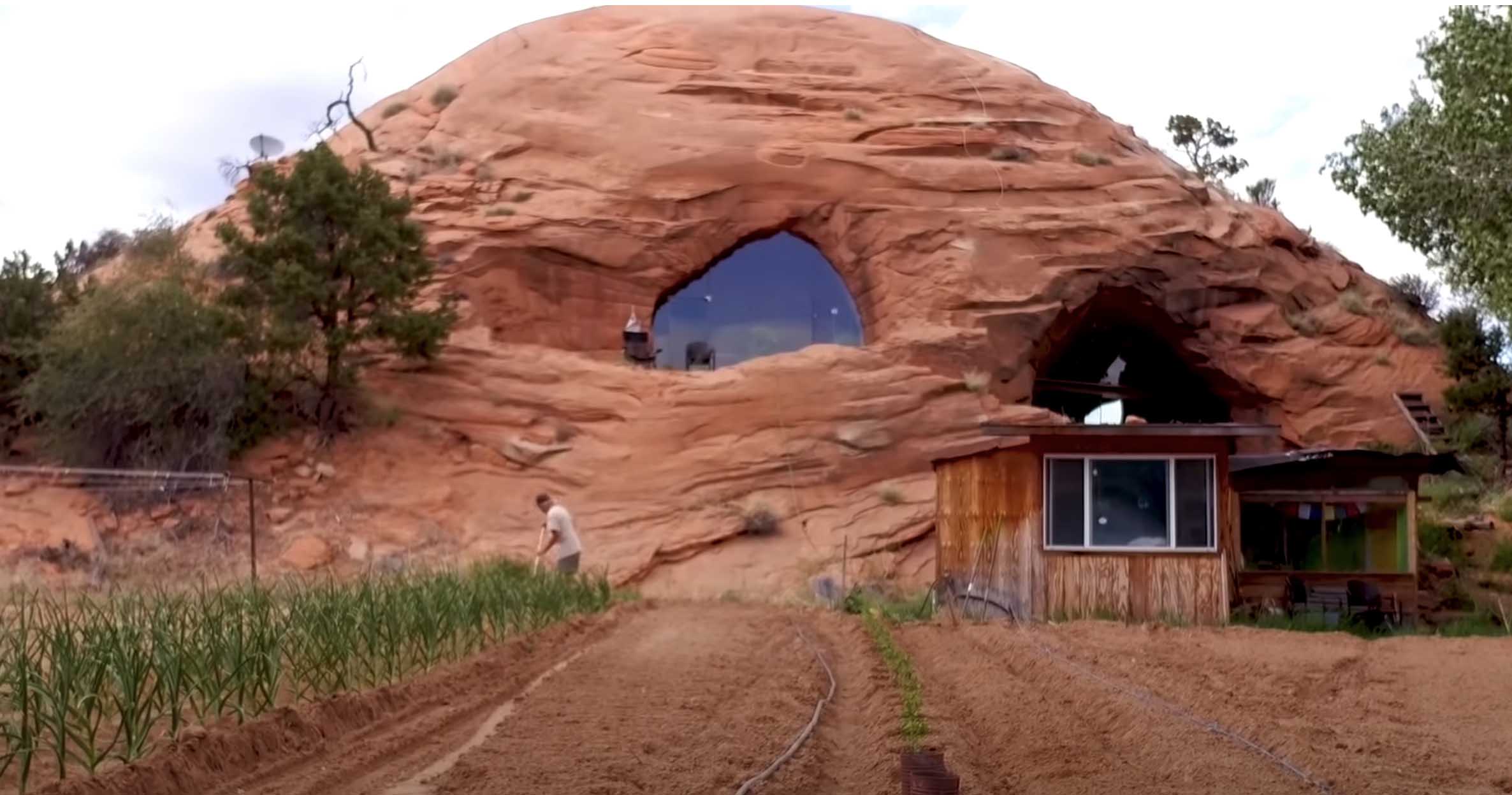 The story of the man, who built a real modern house in the cave and worked on it for 20 years!