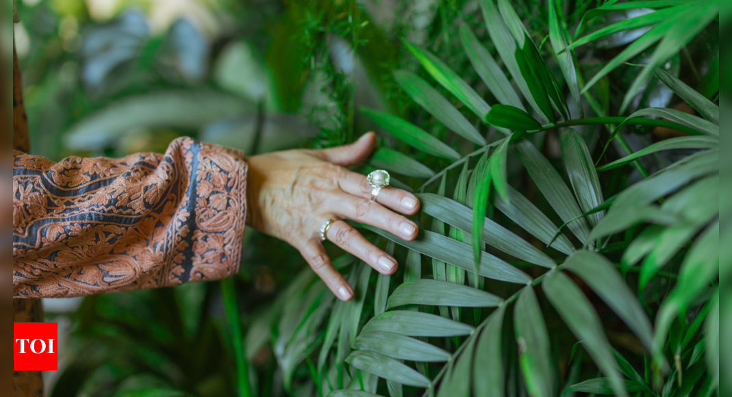 Touching plants with bare hands: How this daily habit can reduce stress