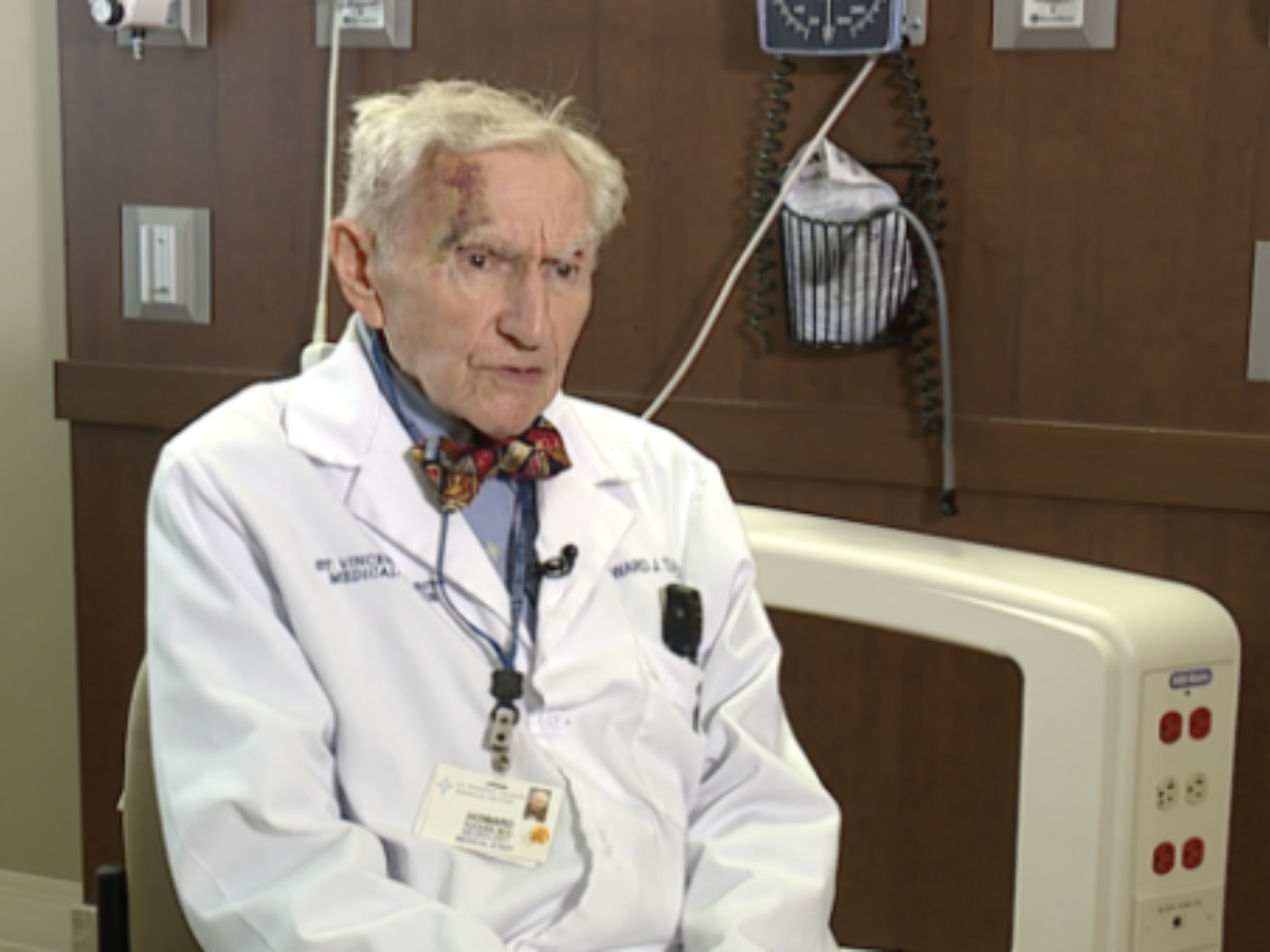 101 years old, ‘world’s oldest practicing doctor’ shares 3 rules for keeping the brain sharp