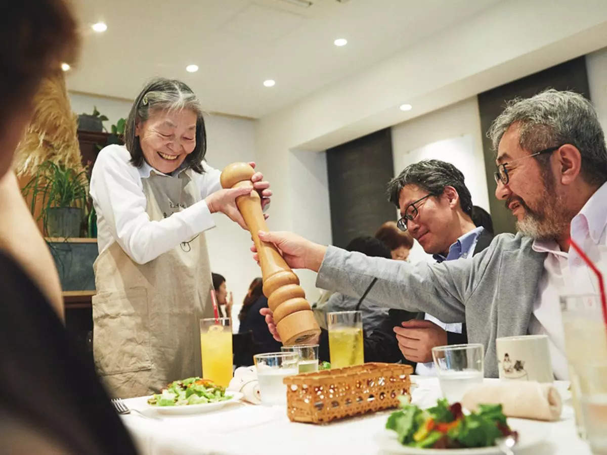 In this unique cafe, people with dementia work as waiters