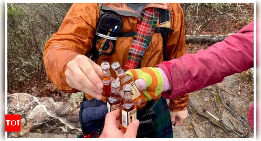 Optical Illusion: Only a genius can spot the fourth guy holding the bottle in this VIRAL picture